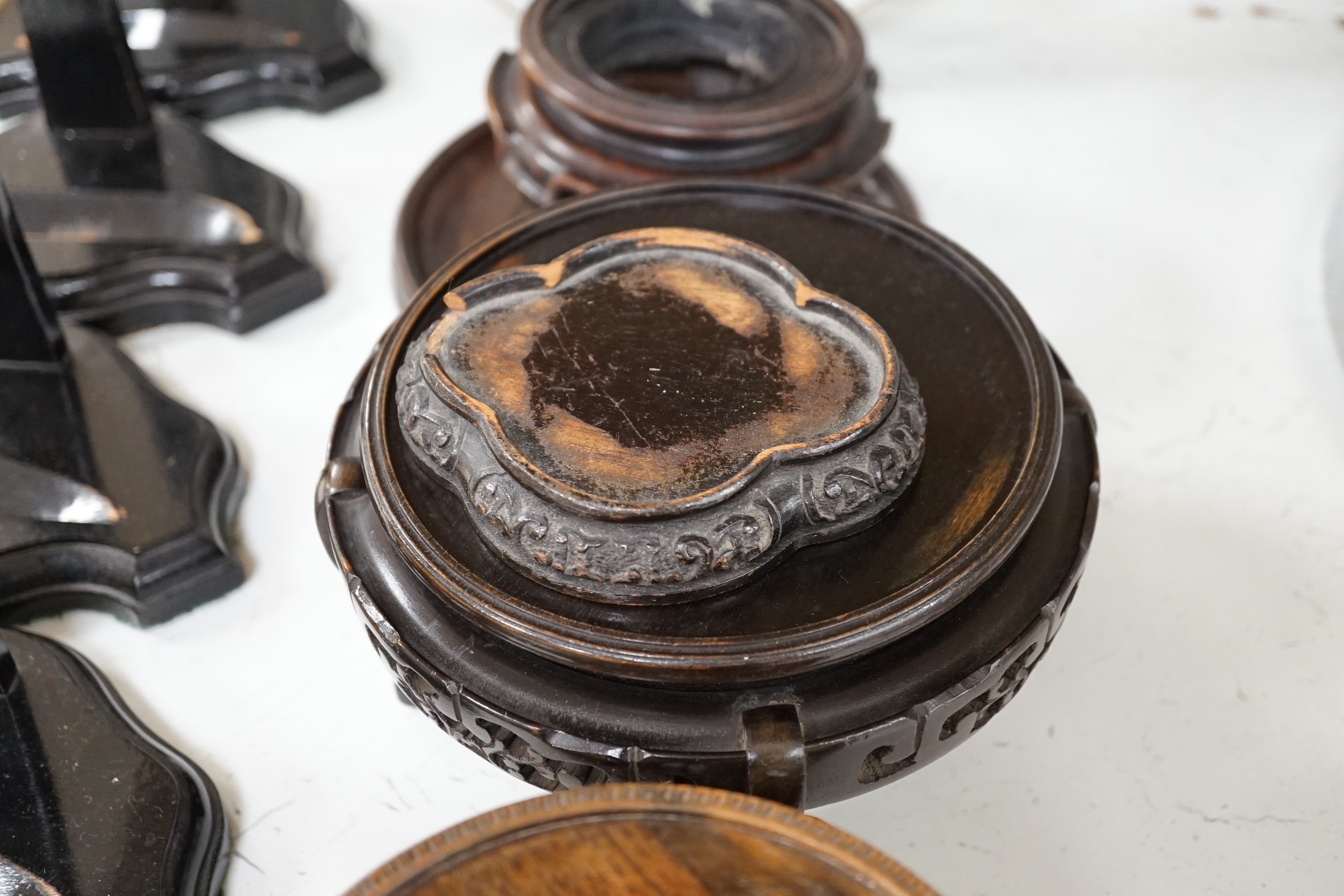 An 18th century Chinese export famille verte plate, Kangxi period Japanese carved wood stand and other various Chinese wood stands